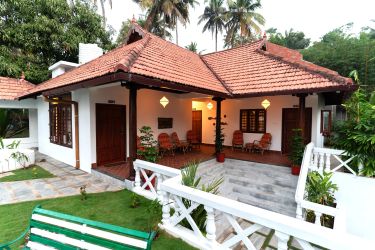 Nikkis Nest Beach Chalets